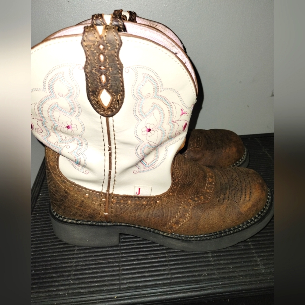 Justin Gypsy Boots Brown,Cream, Pink, 8.5B